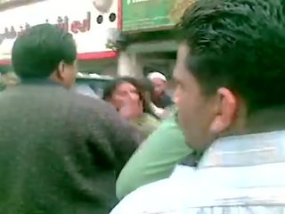 Young lady Fighting In Gulberg Lahore - Youtube