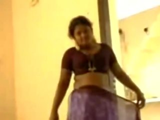 Southindian Busty Tamil Aunty's adult clip Un