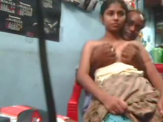 Indieši desi jaunkundze fucked līdz kaimiņš tēvocis iekšā veikals