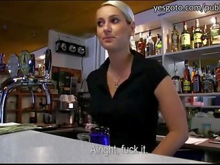 Terrific elitë bartender fucked për para në dorë! - 