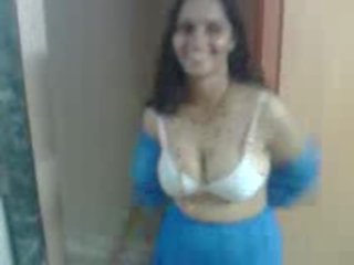 Indisk aunty fjerne henne kjole , expose henne stor boo